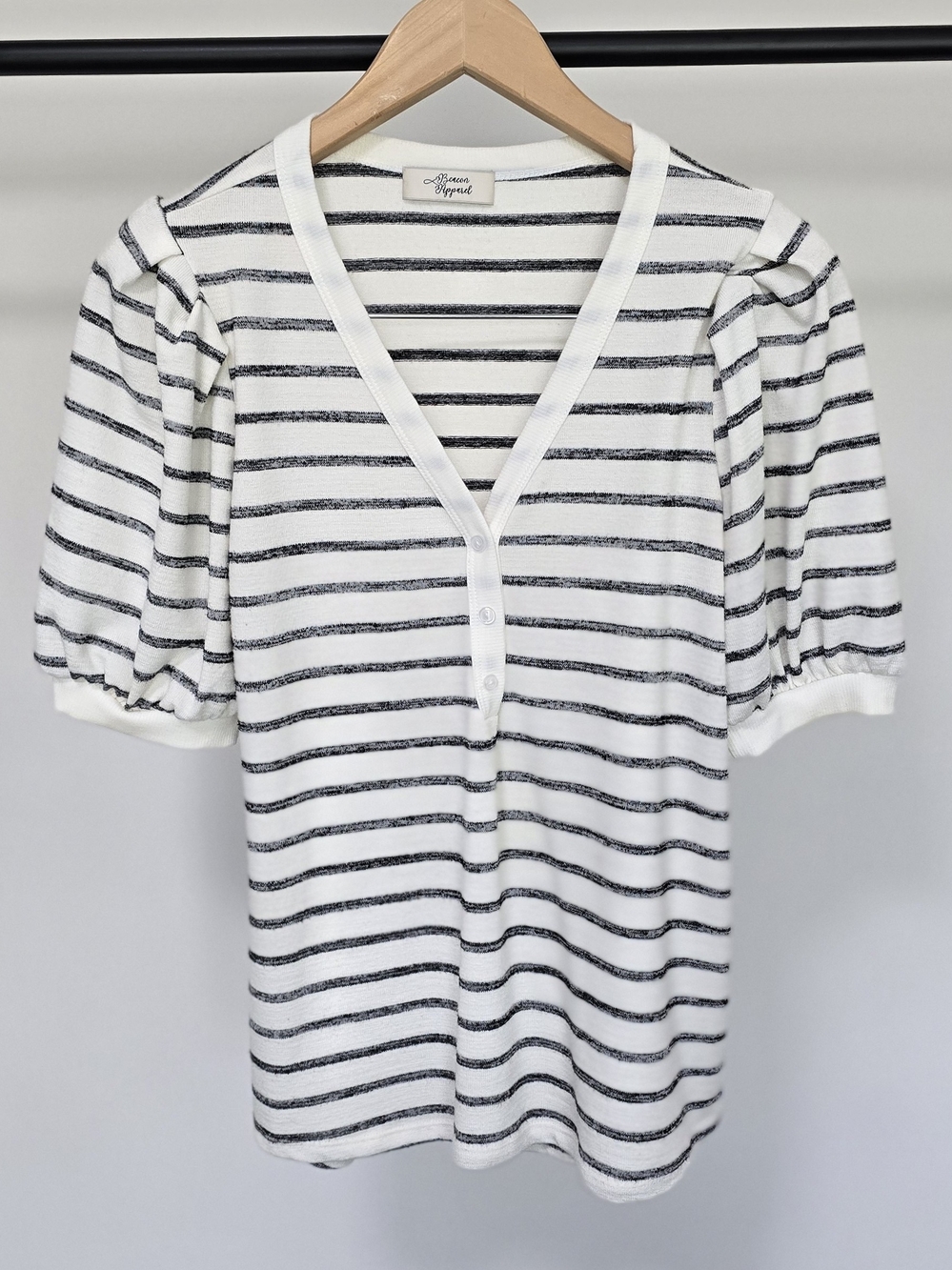 Beacon Apparel Striped V-Neck Puff Sleeve Tee in White and Black